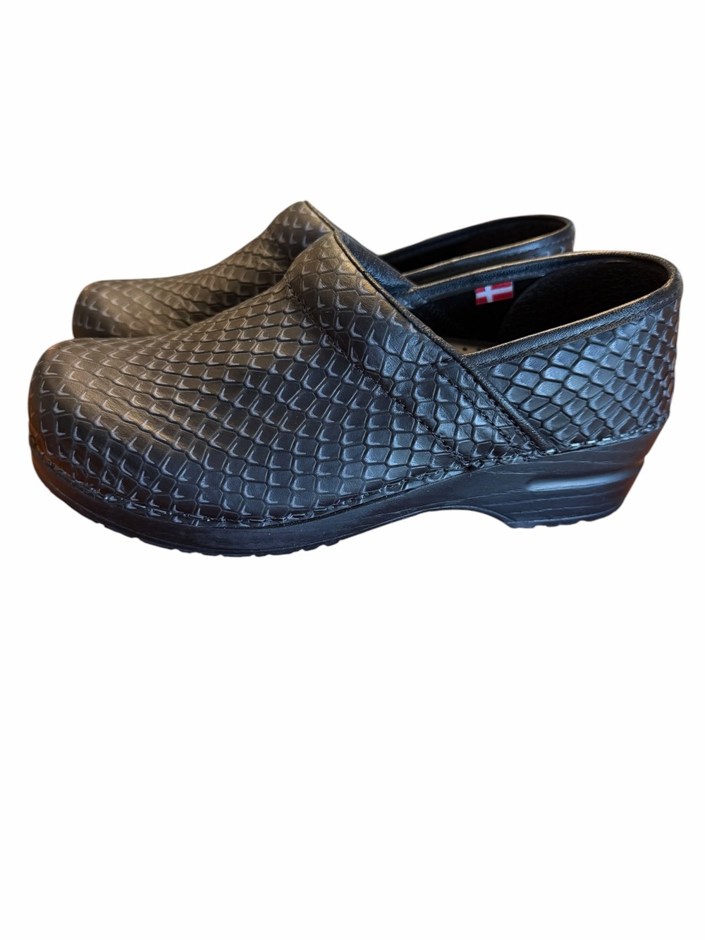 Sanita Danish Professional Black nursing Embossed Leather Clogs EU 37/US 6.5 7